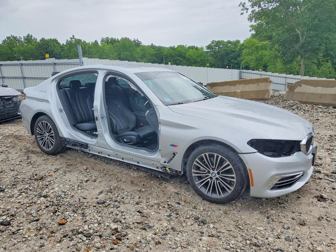 2020 BMW Seria 5 540i - zdjęcie 4