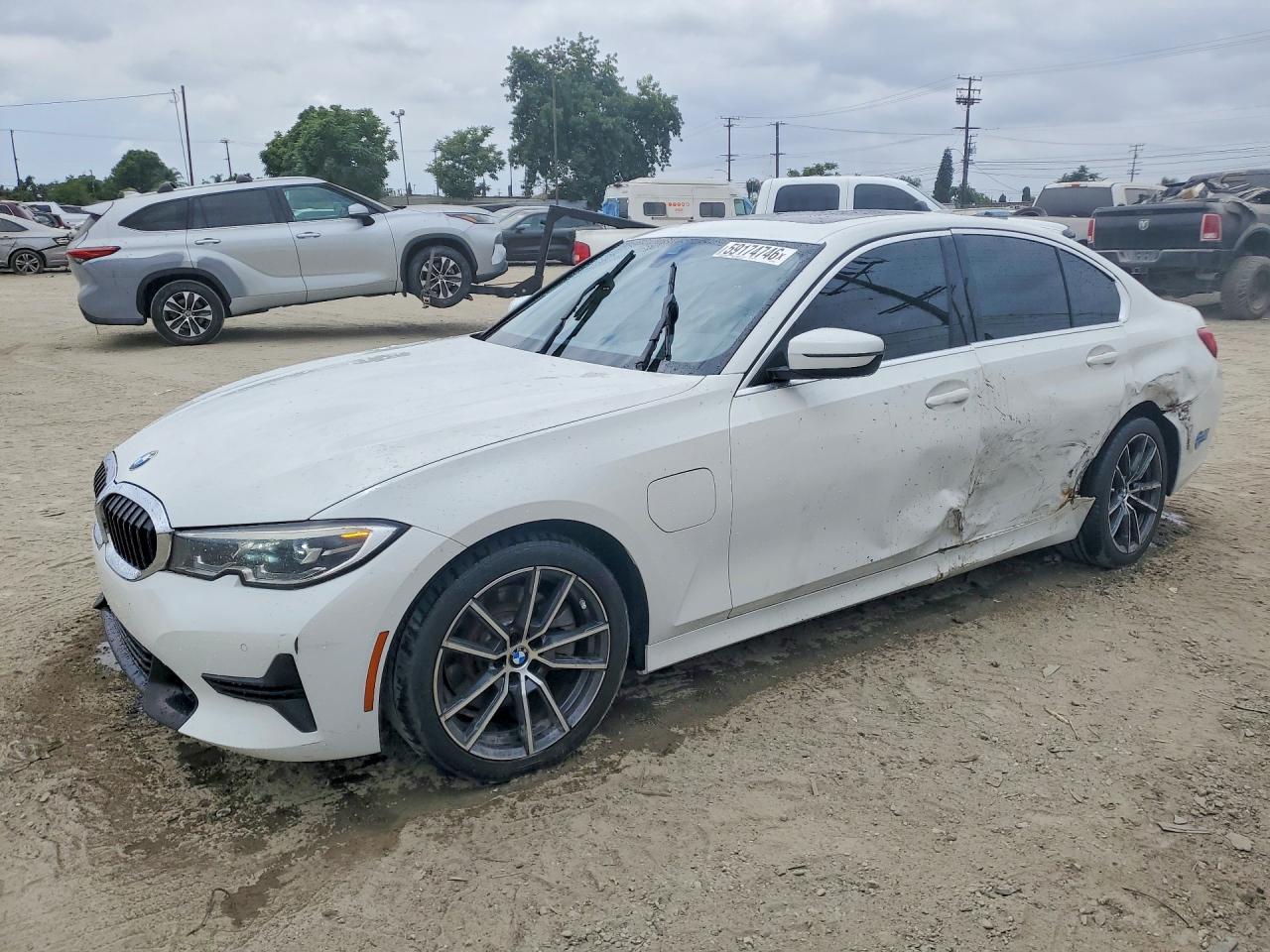 2021 BMW 330E - zdjęcie główne