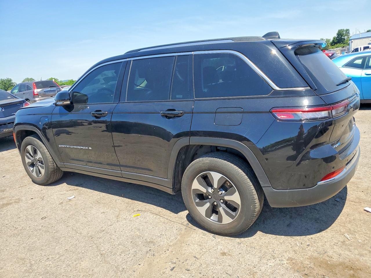 Jeep Cherokee - zdjęcie 2