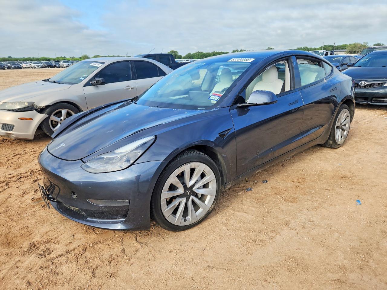 2021 Tesla Model 3 - zdjęcie główne