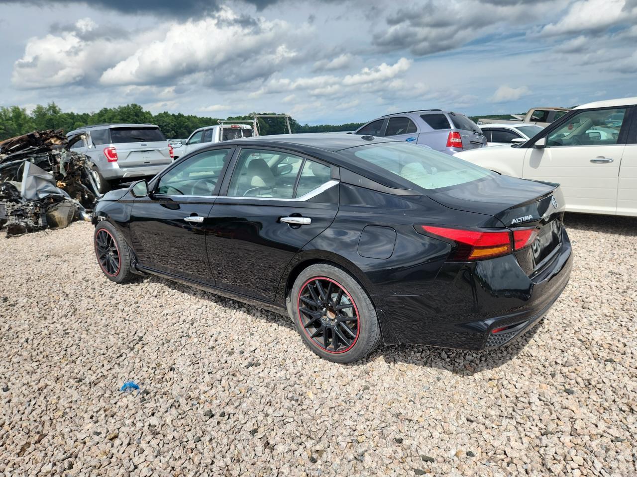 2019 Nissan Altima S - zdjęcie 2