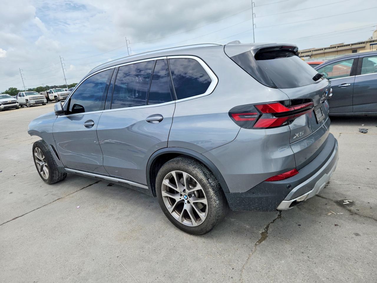 2024 BMW X5 xDrive40I - zdjęcie 2