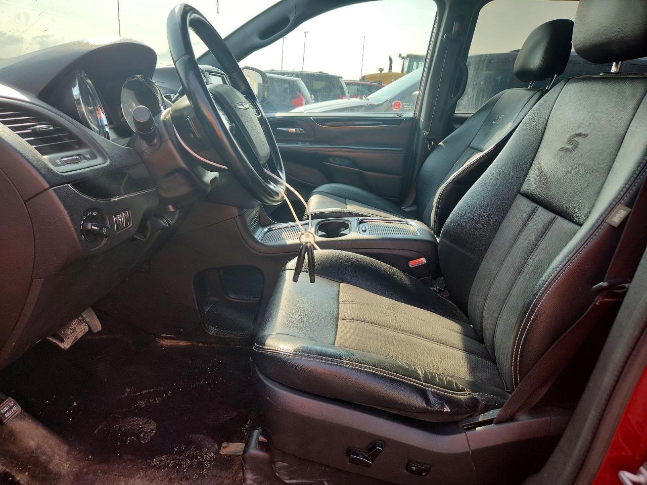 2015 Chrysler Town & Country S - zdjęcie 7