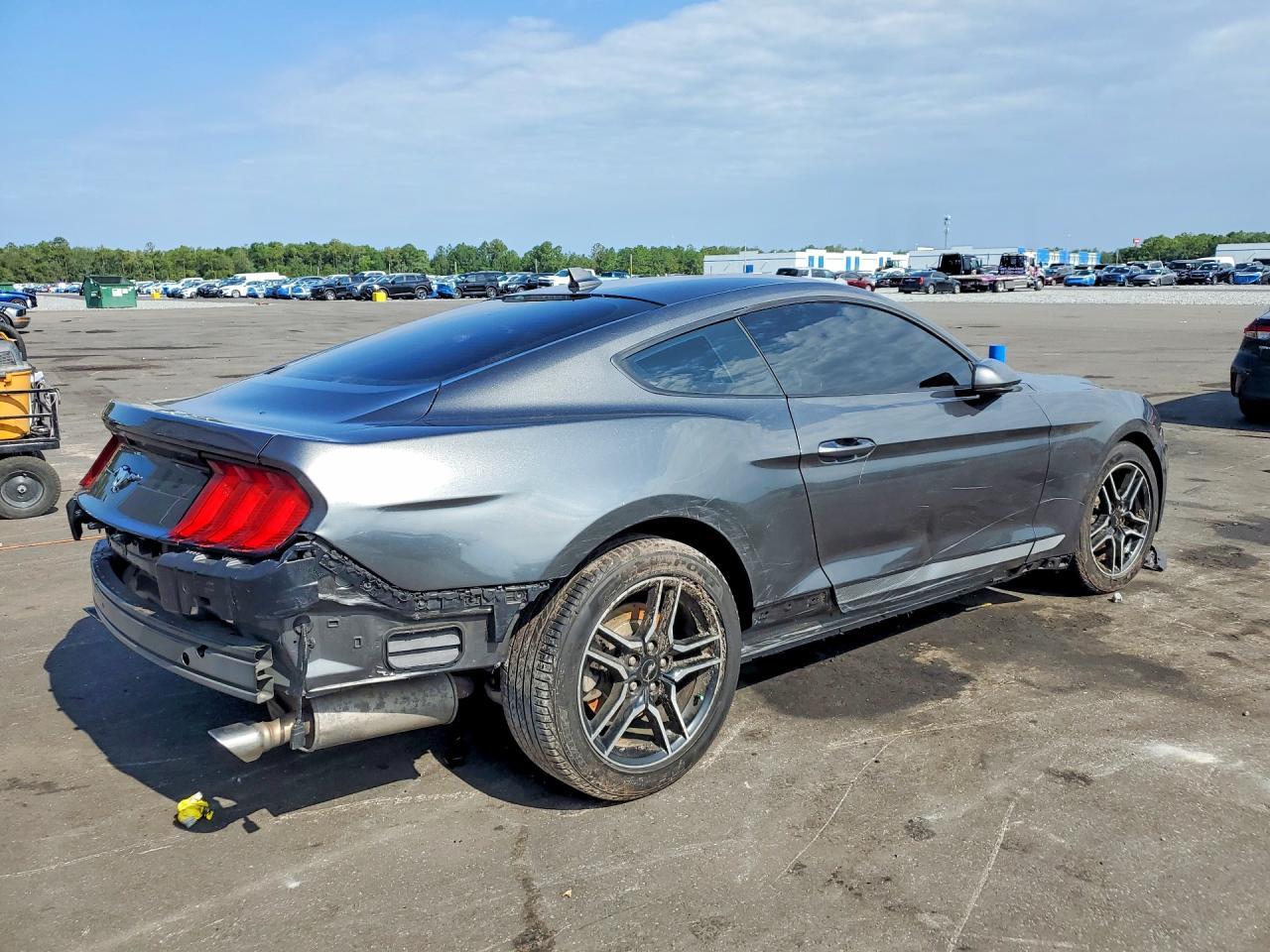 2020 Ford Mustang - zdjęcie 3
