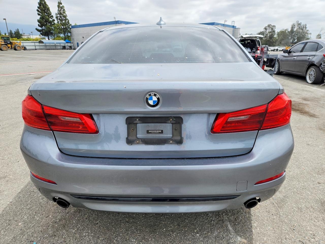 2017 BMW 530 I - zdjęcie 6