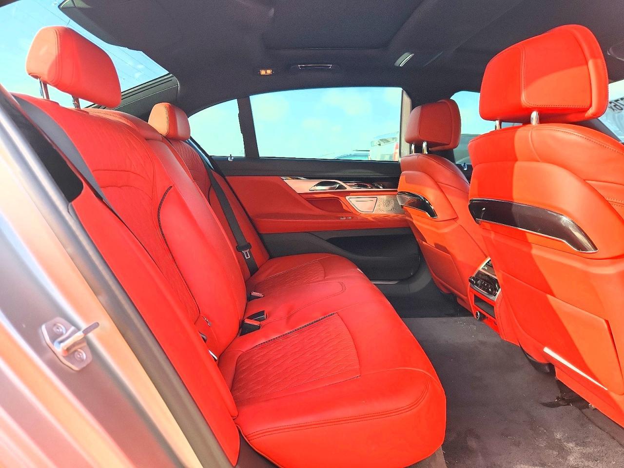 2022 BMW 750 Xi - zdjęcie 10