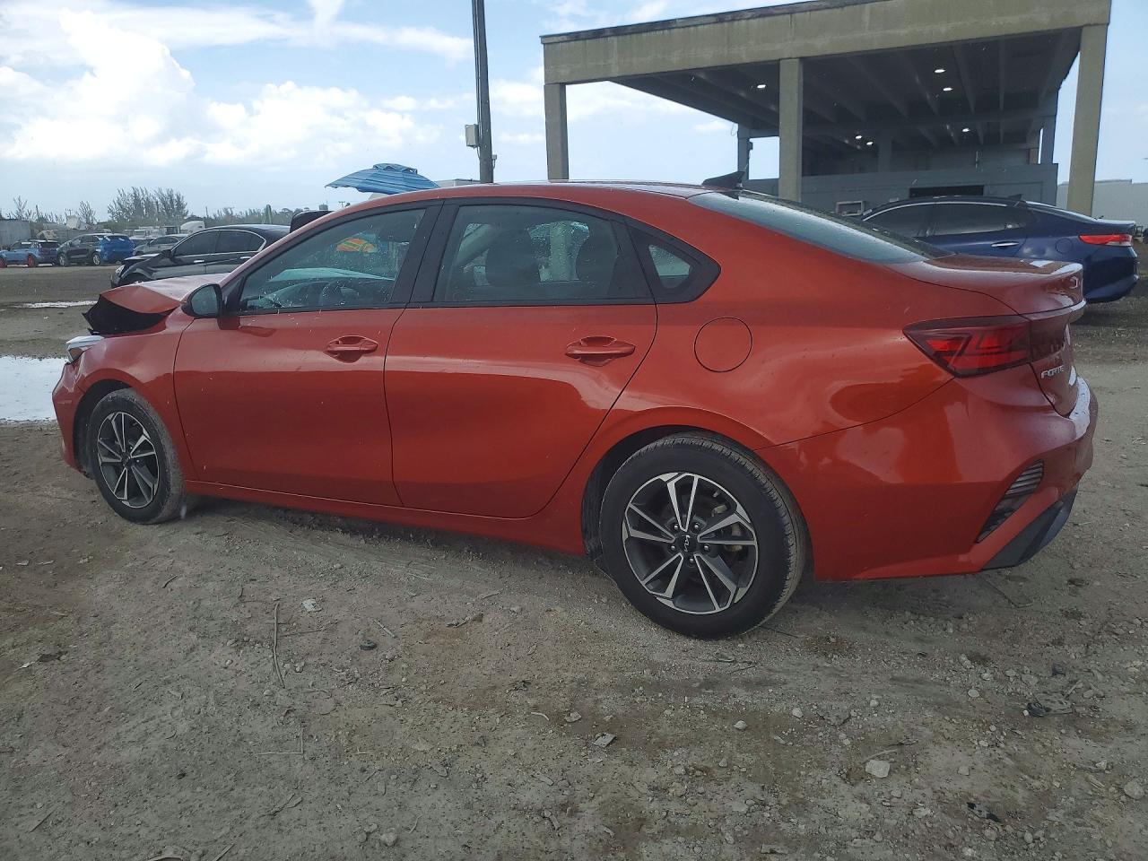 2023 Kia Forte Lxs - zdjęcie 2