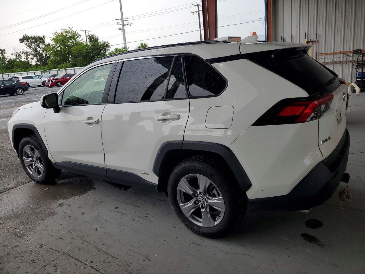 2022 Toyota Rav4 Xle - zdjęcie 2