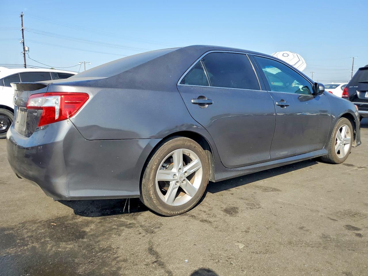 2014 Toyota Camry Se - zdjęcie 3