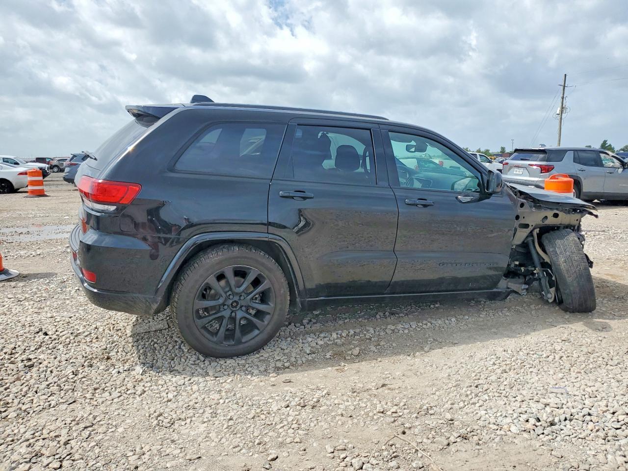 2020 Jeep Grand Cherokee Laredo - zdjęcie 3