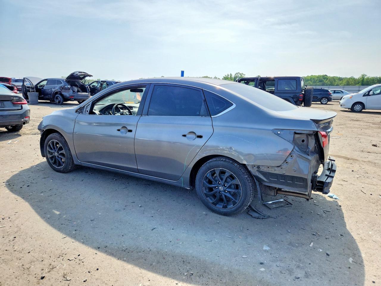 2018 Nissan Sentra S - zdjęcie 2