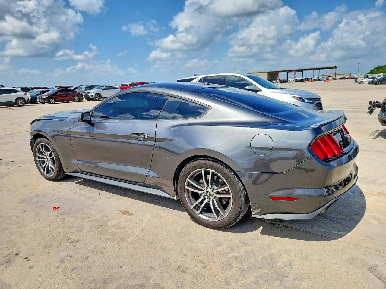 2017 Ford Mustang - zdjęcie 2