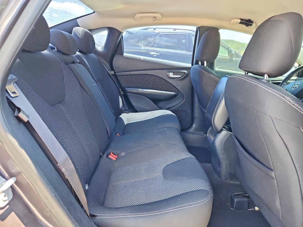 2015 Dodge Dart Sxt - zdjęcie 9