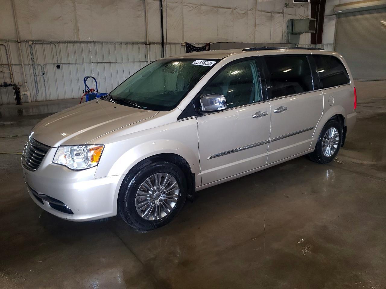 2015 Chrysler Town & Country Touring L - zdjęcie główne