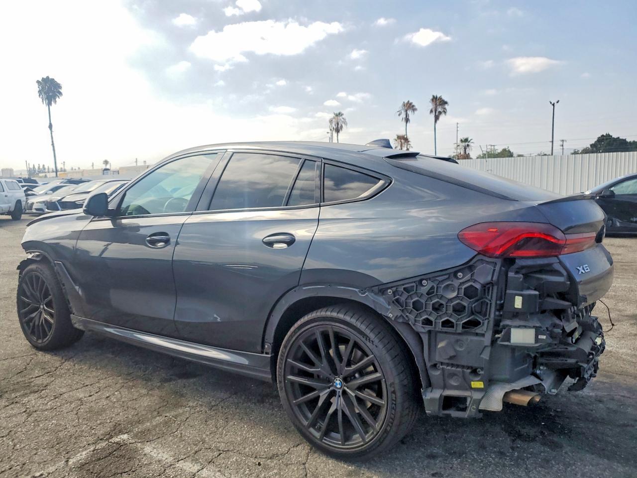 2022 BMW X6 xDrive40I - zdjęcie 2