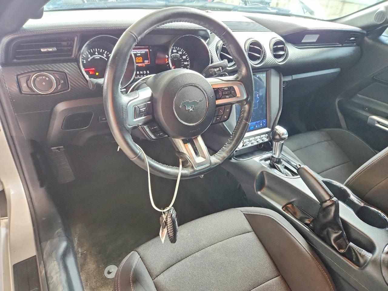 2017 Ford Mustang - zdjęcie 8