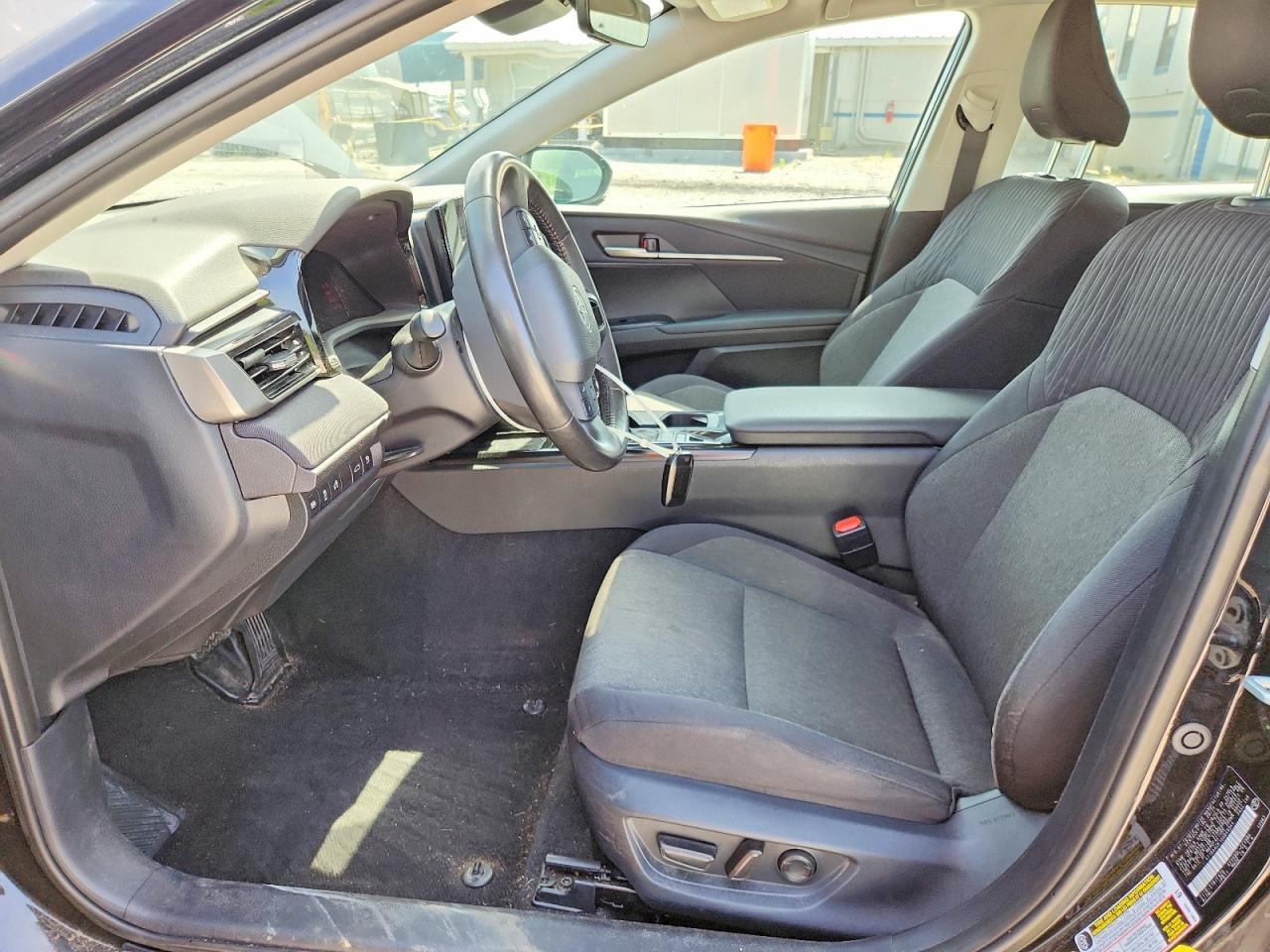 2025 Toyota Camry Le - zdjęcie 7