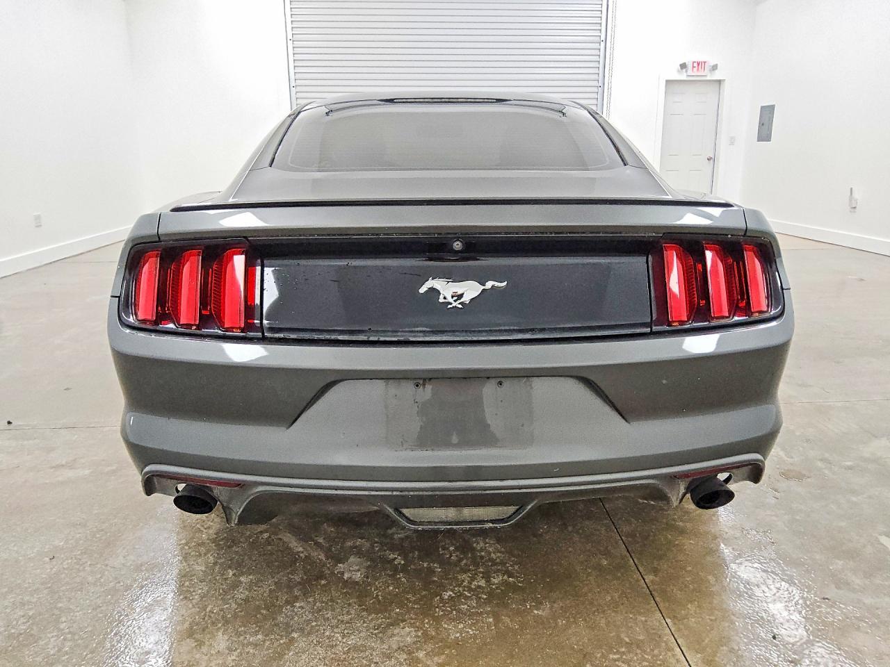2016 Ford Mustang - zdjęcie 6