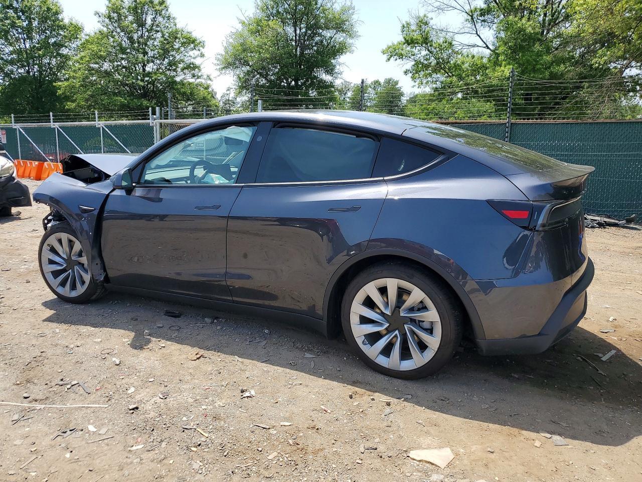 2026 Tesla Model Y - zdjęcie 2