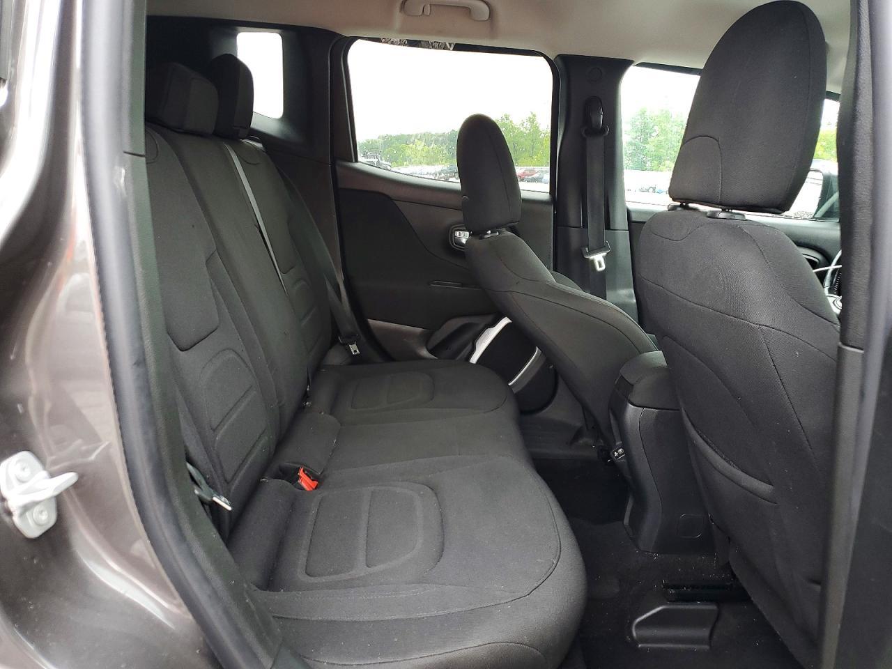 2018 Jeep Renegade Latitude - zdjęcie 11