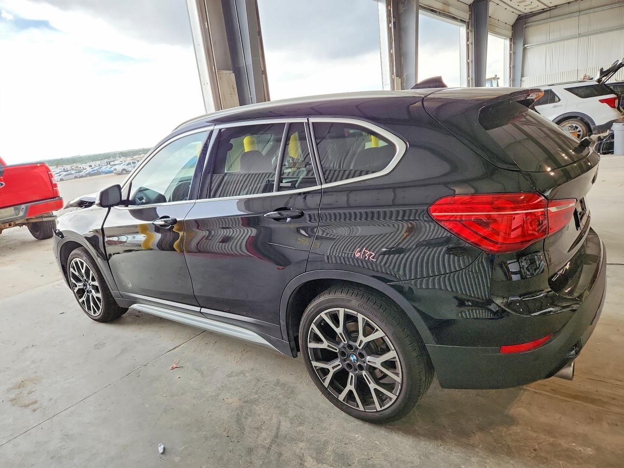 2021 BMW X1 xDrive28I - zdjęcie 2