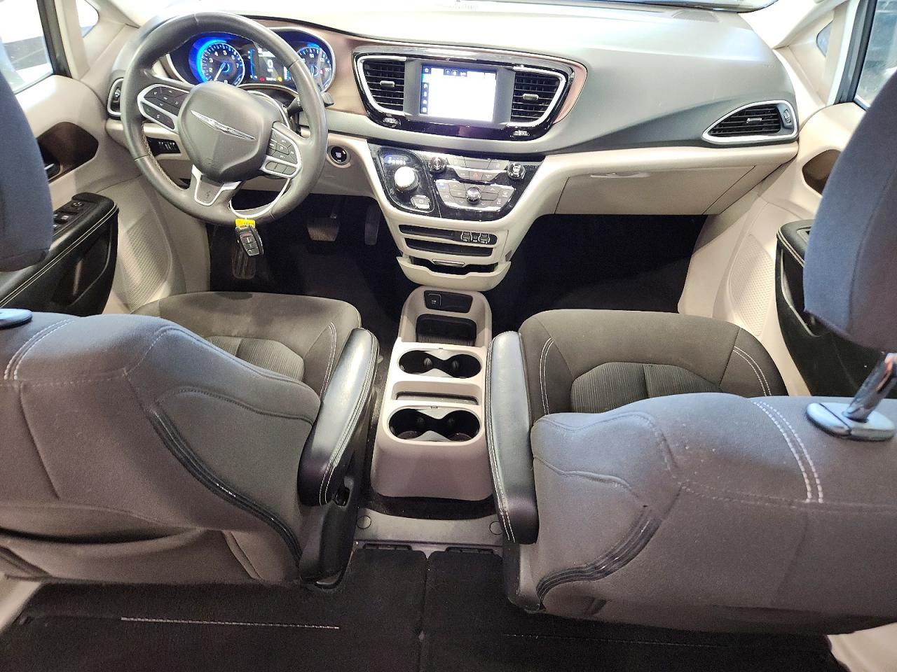 2022 Chrysler Voyager Lx - zdjęcie 8
