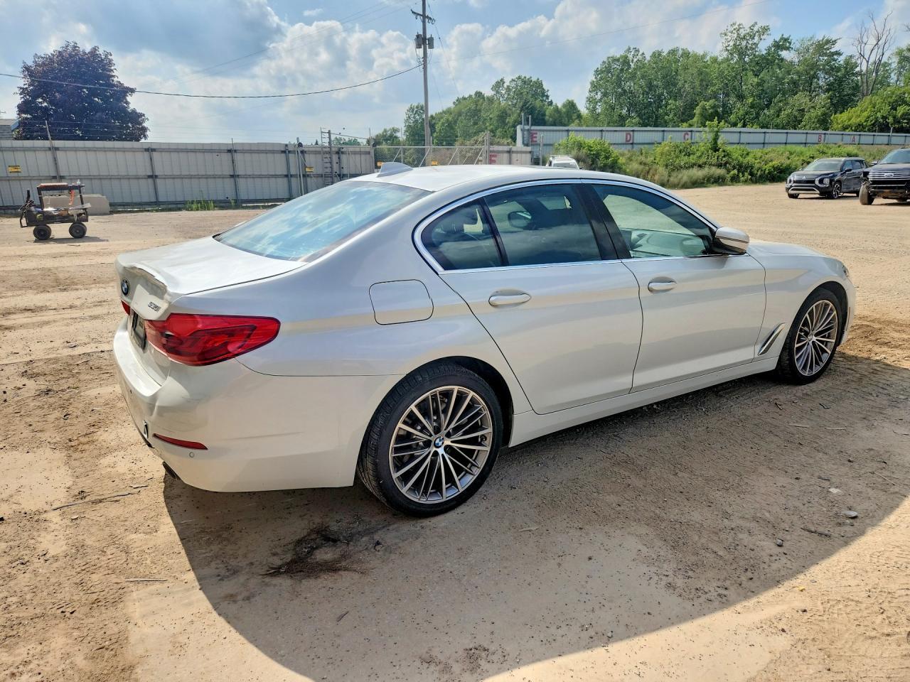 2020 BMW 530 Xi - zdjęcie 3