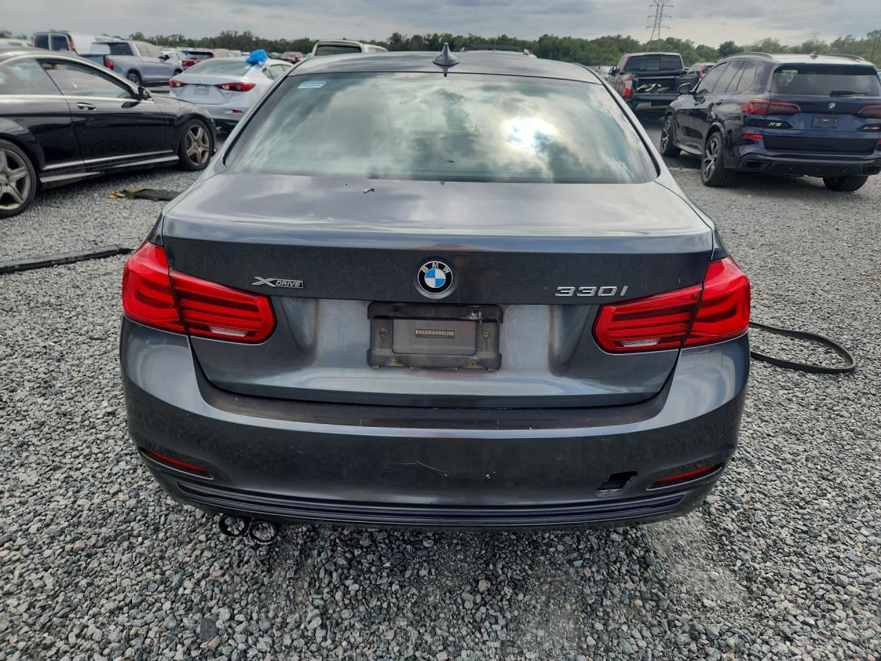2017 BMW 330 Xi - zdjęcie 6