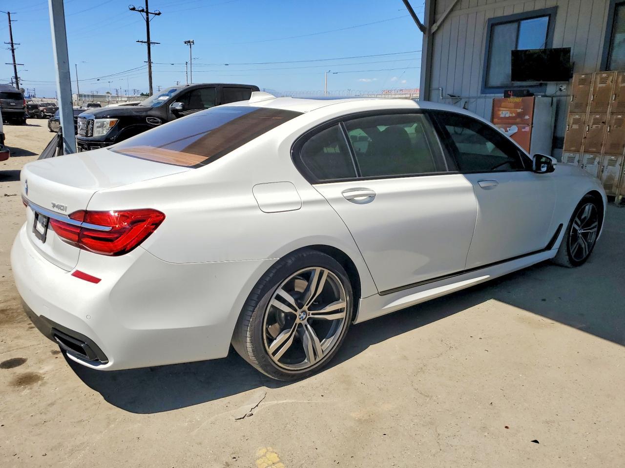 2016 BMW 740 I - zdjęcie 3