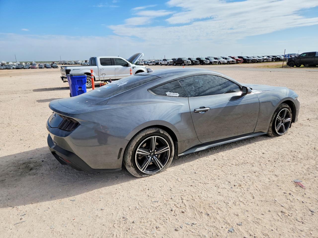 2024 Ford Mustang - zdjęcie 3