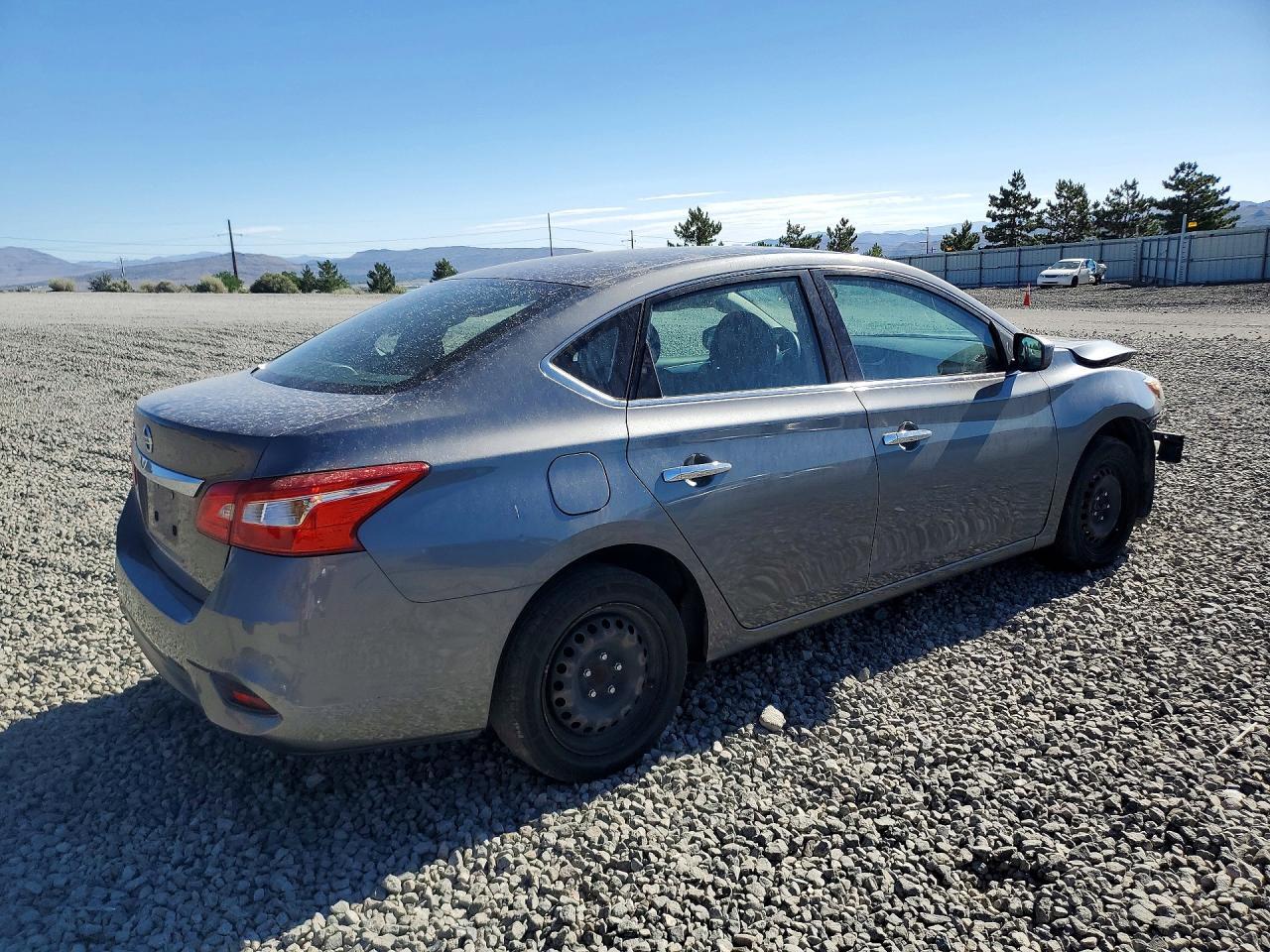 2018 Nissan Sentra S - zdjęcie 3