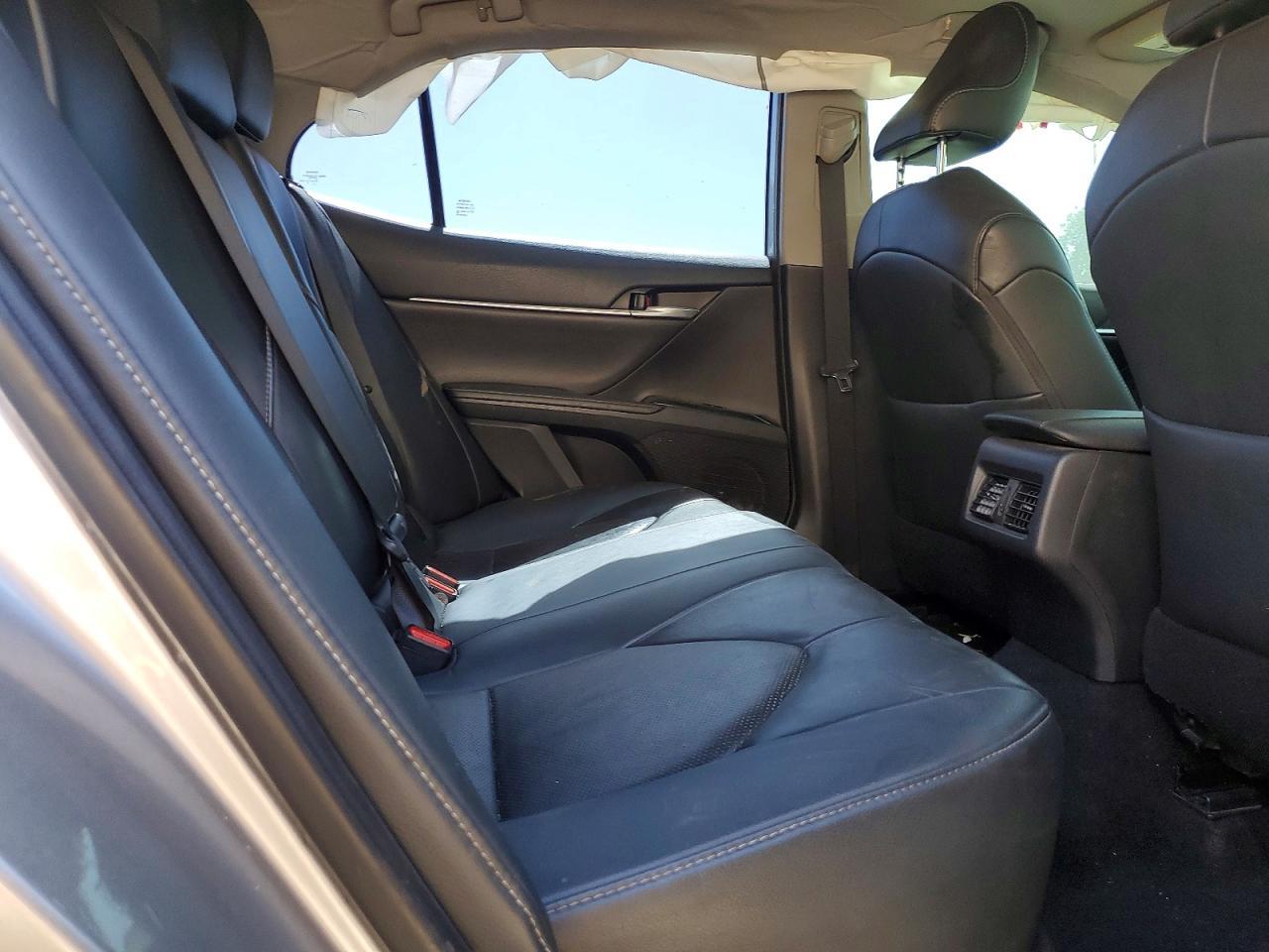 2019 Toyota Camry Xse - zdjęcie 10