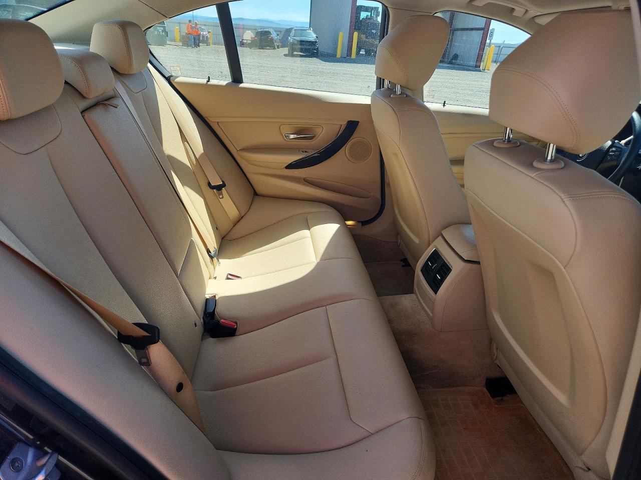 2016 BMW 320 Xi - zdjęcie 10