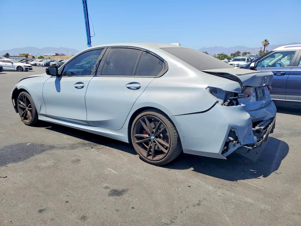2023 BMW 330I - zdjęcie 2