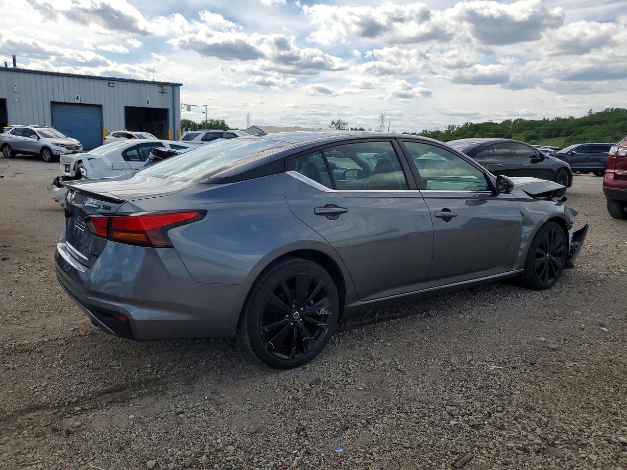 2022 Nissan Altima Sr - zdjęcie 3