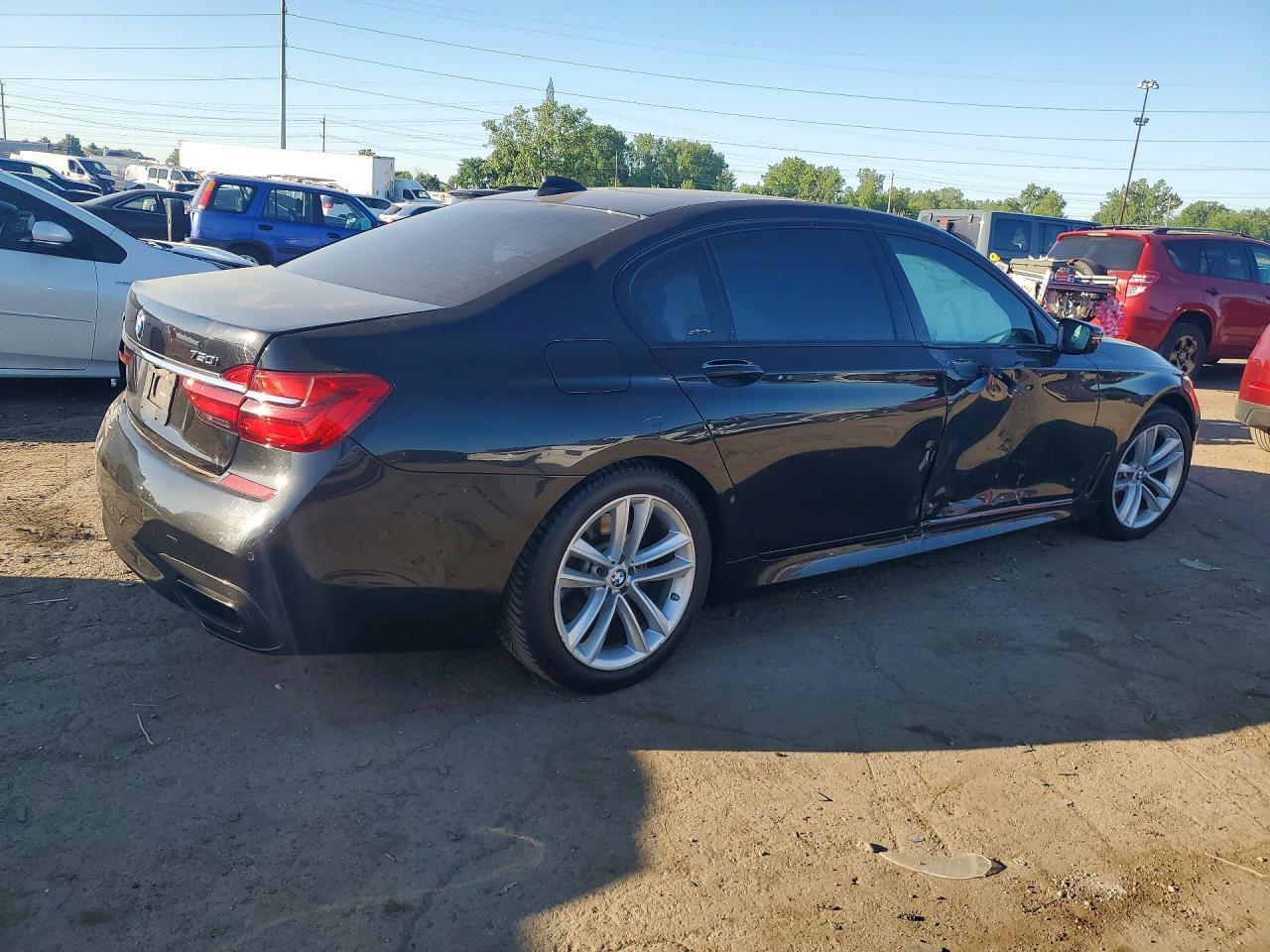 2016 BMW Seria 7 750i - zdjęcie 3
