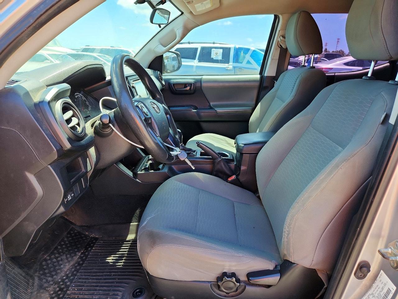 2017 Toyota Tacoma - zdjęcie 7
