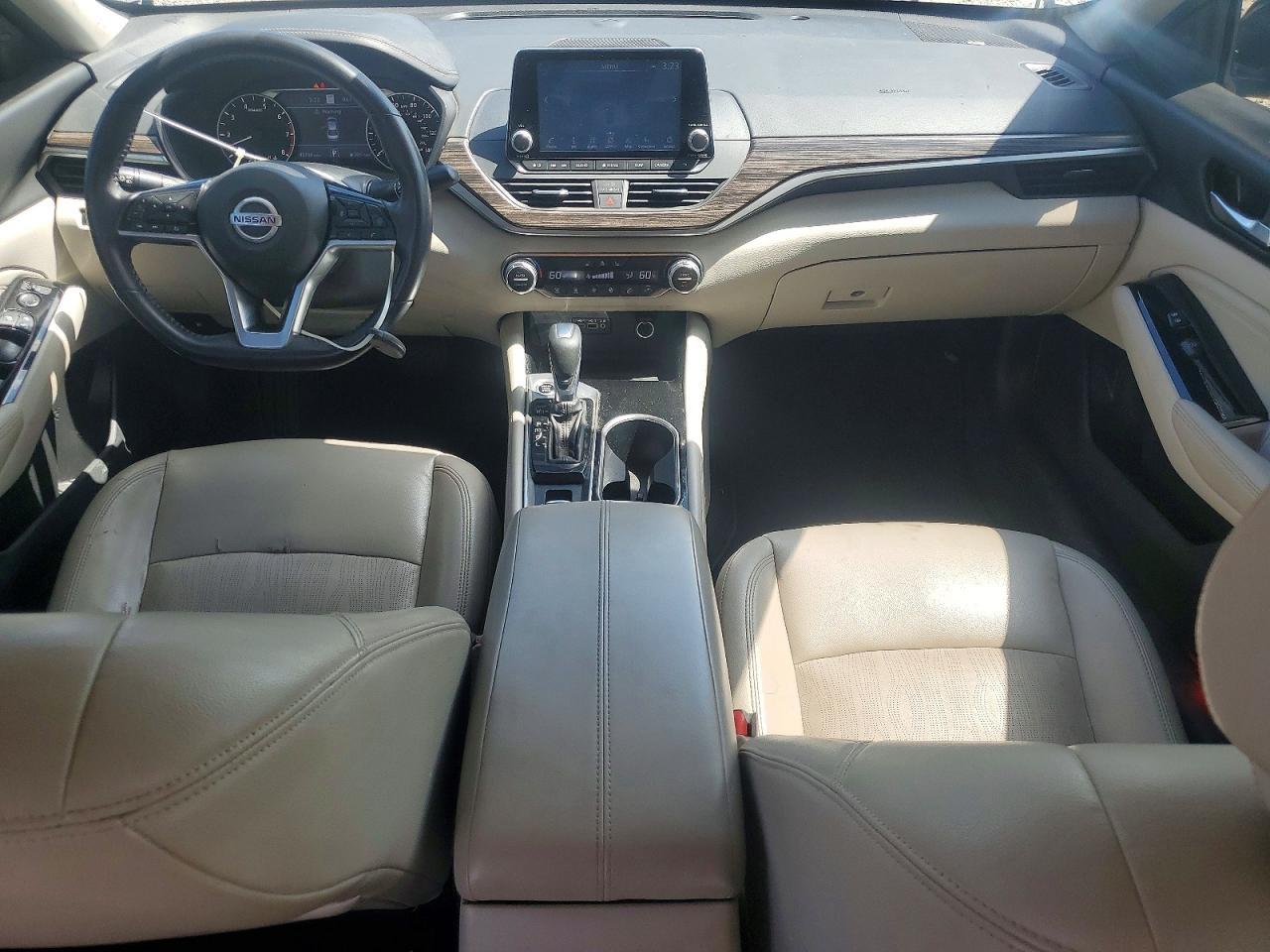 2021 Nissan Altima - zdjęcie 8