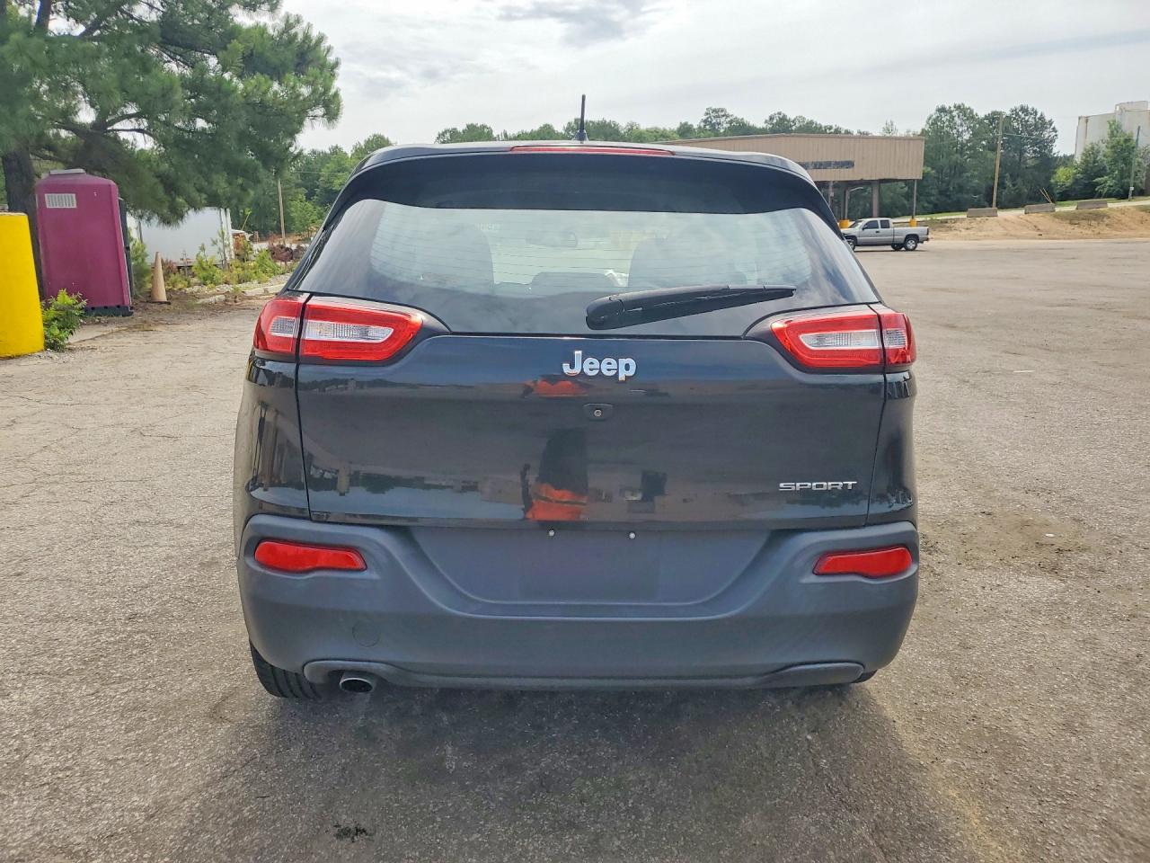 2016 Jeep Cherokee Sport - zdjęcie 11