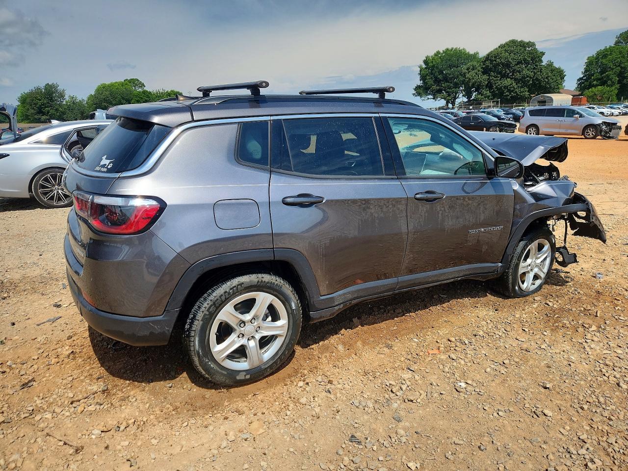 2023 Jeep Compass Latitude - zdjęcie 3