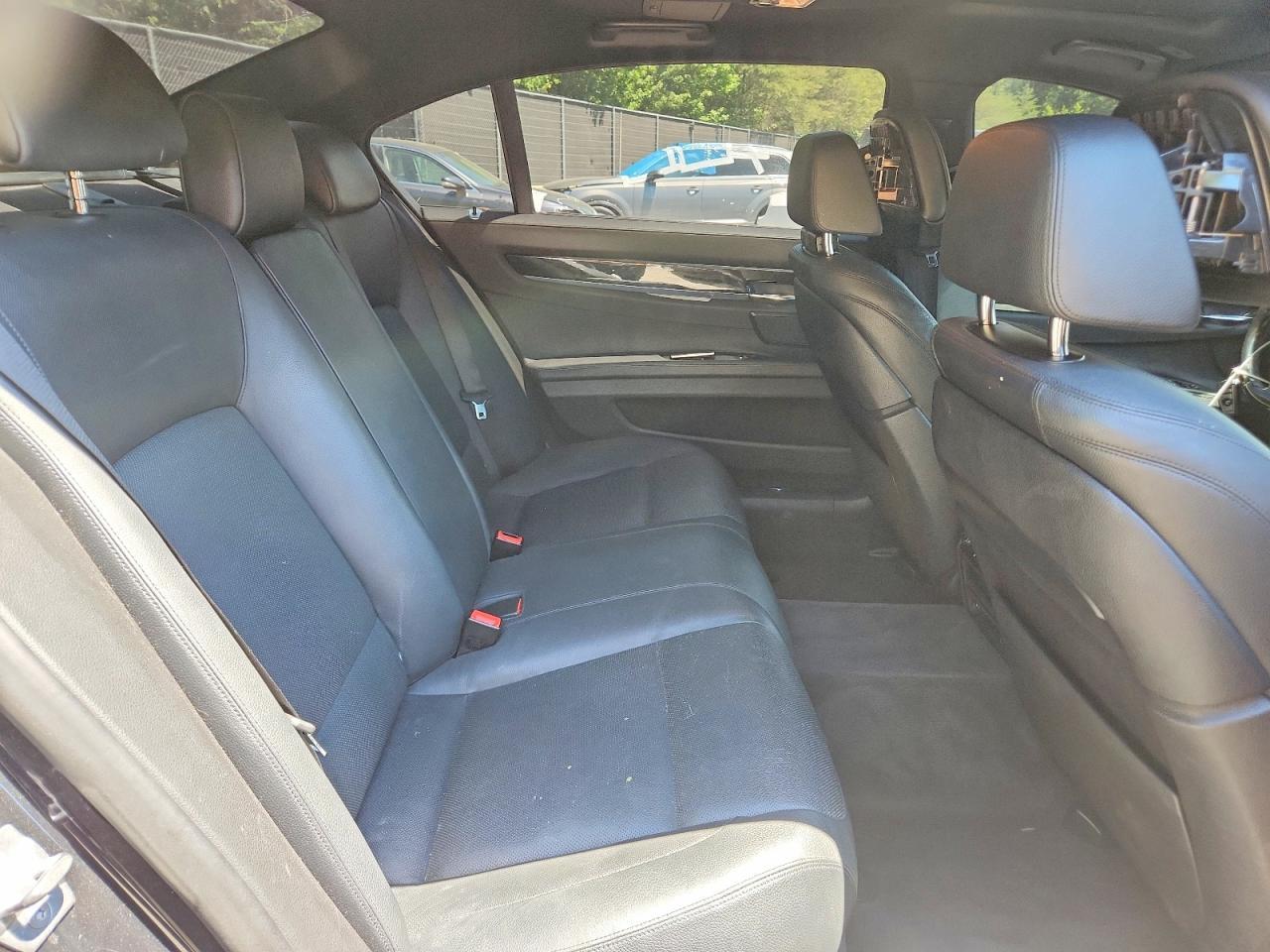 2015 BMW Seria 7 740Li - zdjęcie 10