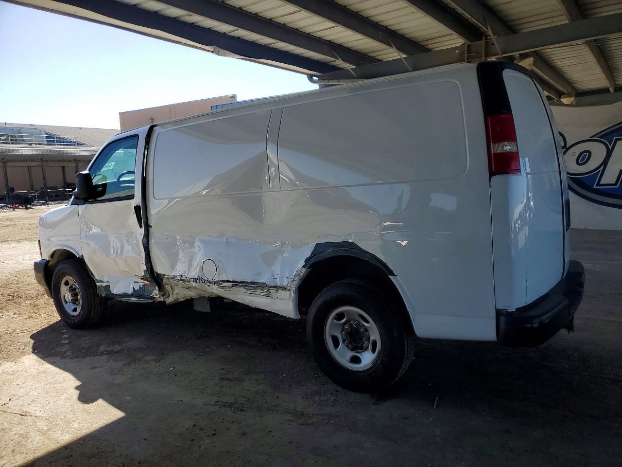2021 Chevrolet Express G2500 - zdjęcie 2
