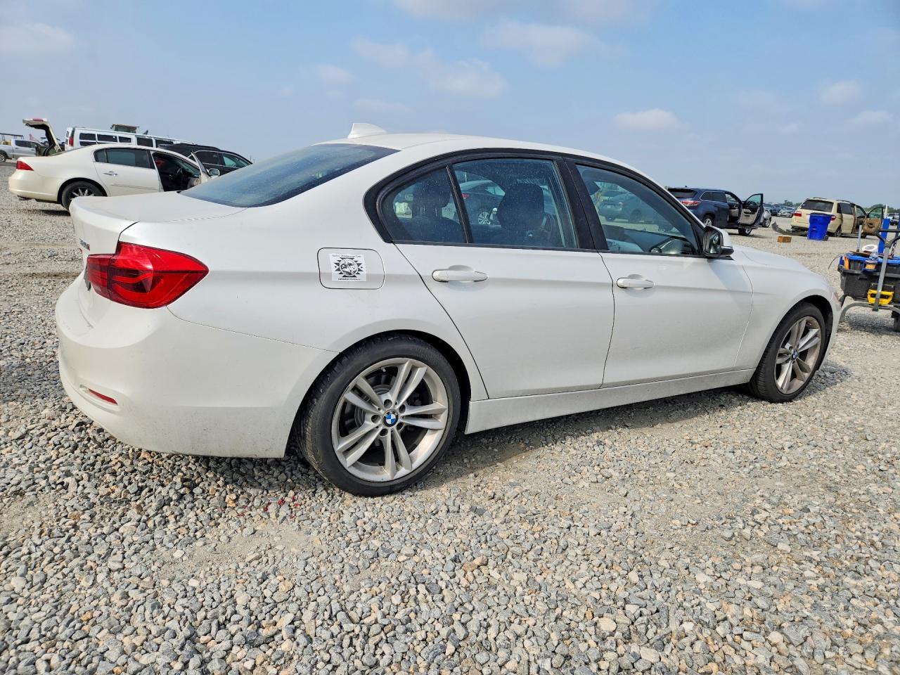 2018 BMW 320 I - zdjęcie 3