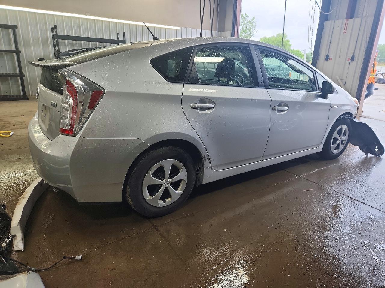 2014 Toyota Prius Two - zdjęcie 3