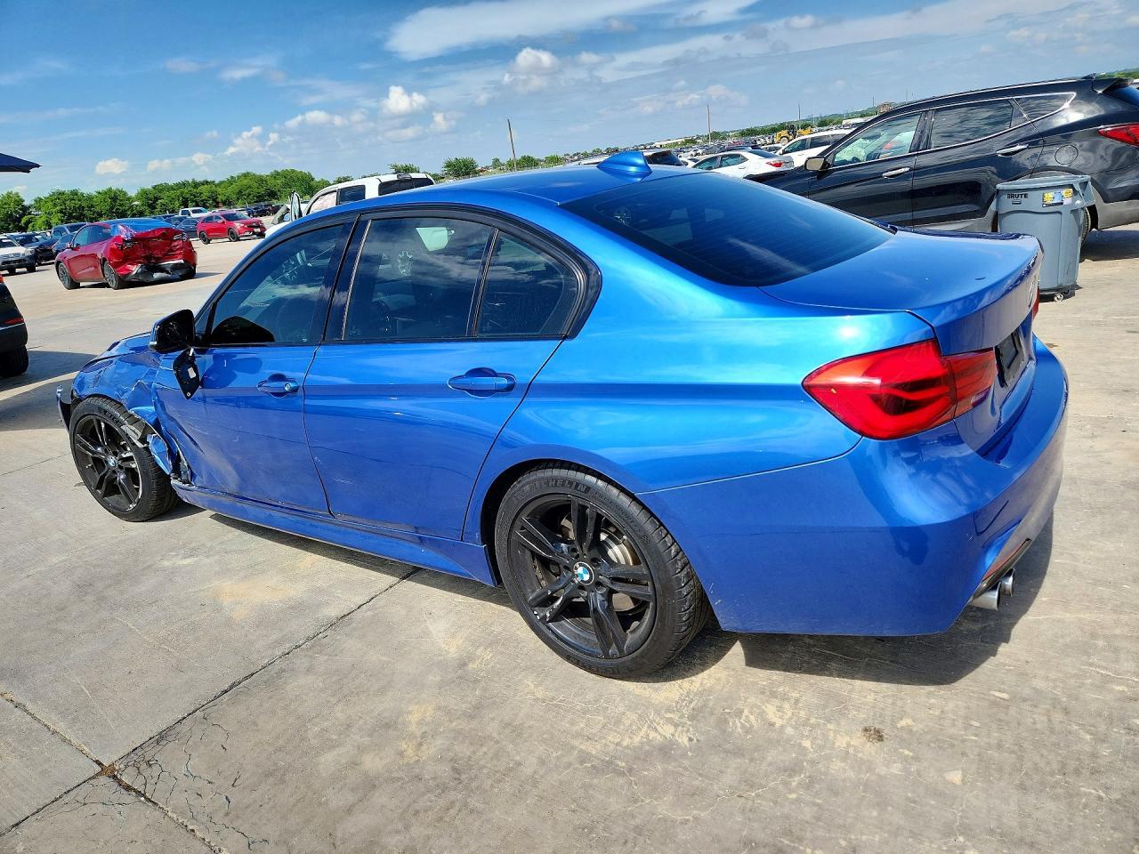 2017 BMW 330 I - zdjęcie 2
