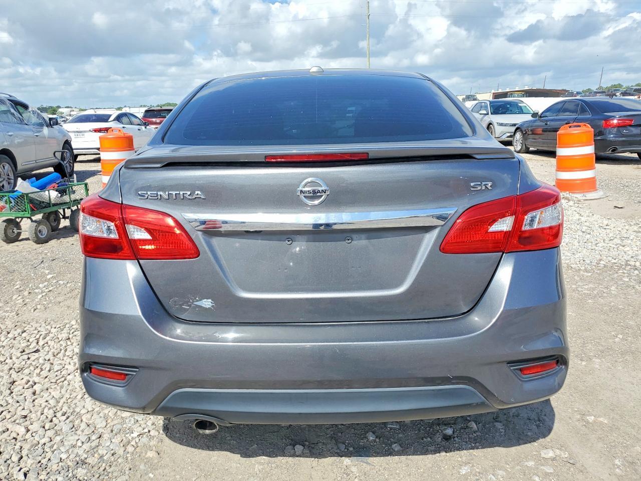 2019 Nissan Sentra Sr - zdjęcie 6