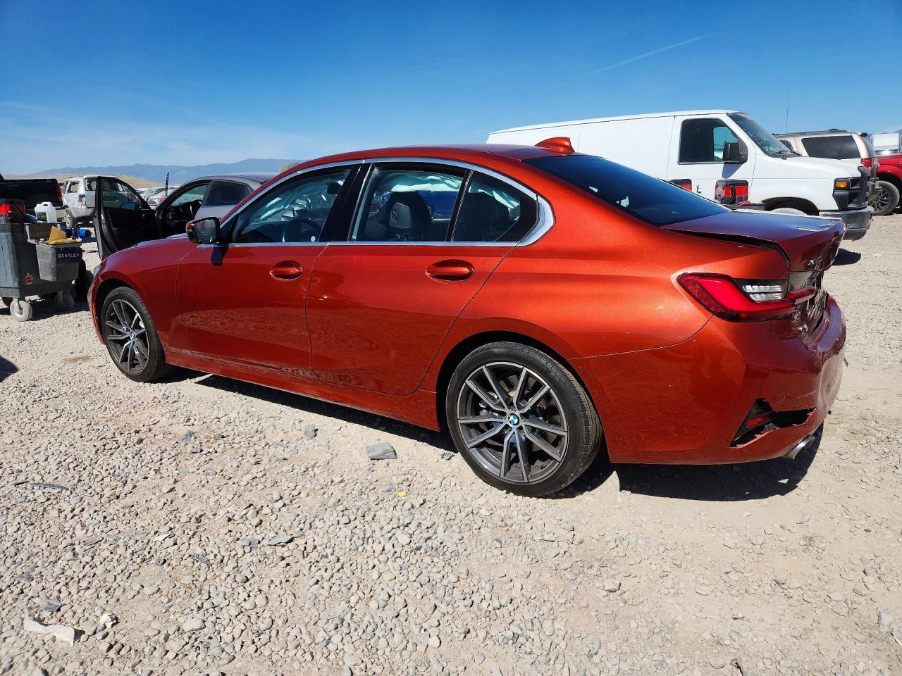 2019 BMW Seria 3 330i - zdjęcie 2