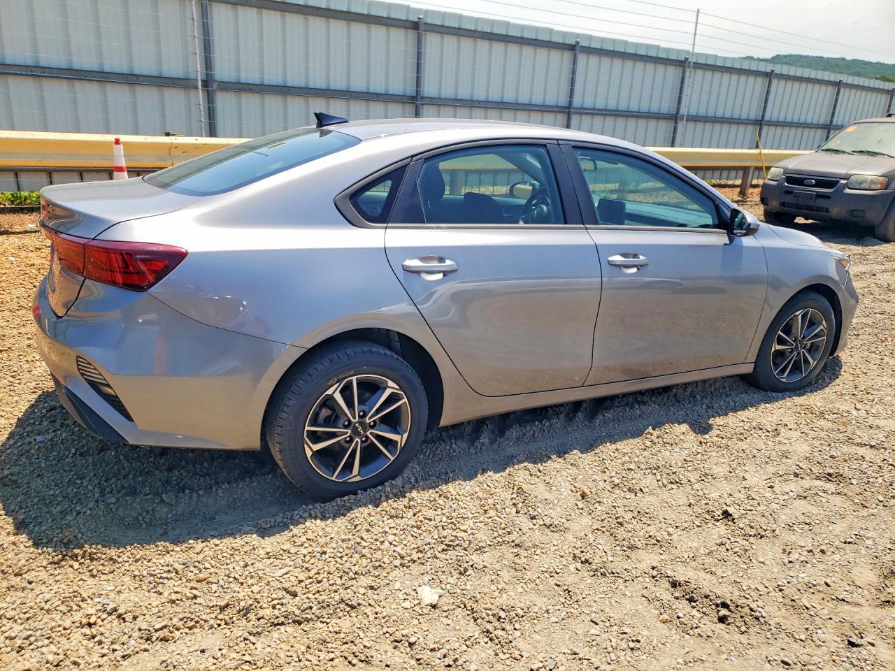 2023 Kia Forte Lxs - zdjęcie 3