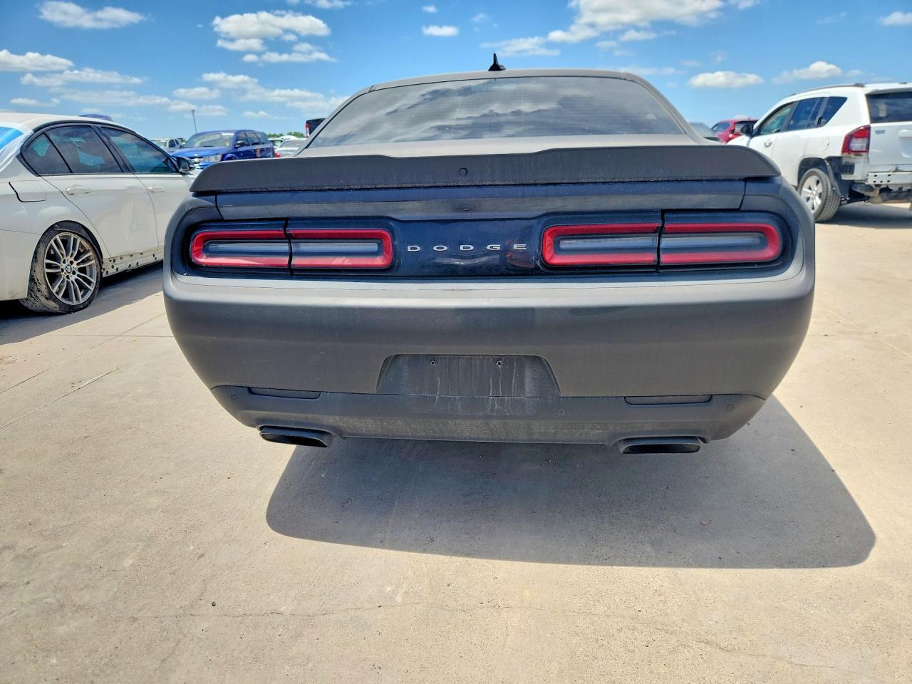 2016 Dodge Challenger R - zdjęcie 6