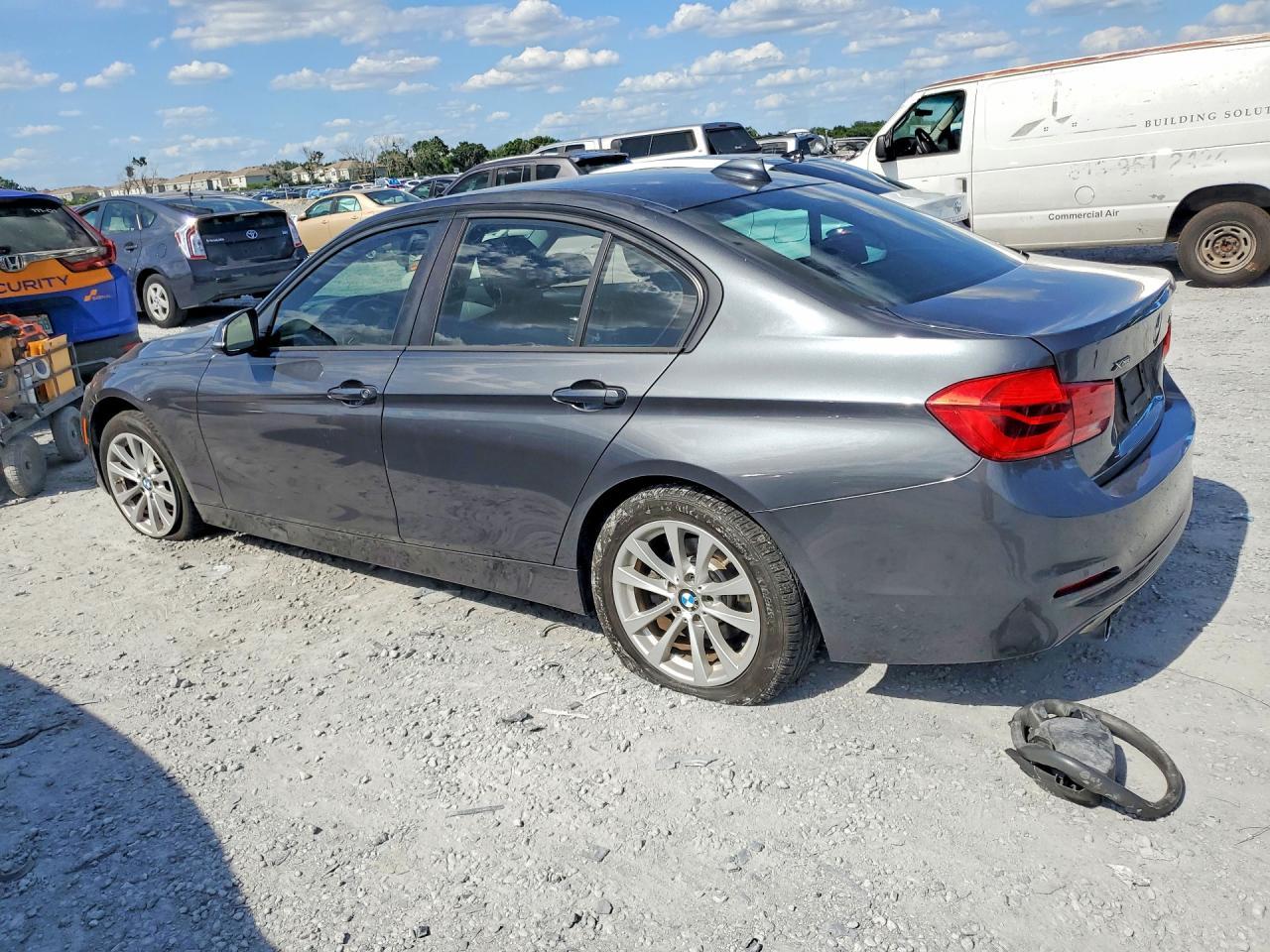 2018 BMW 320 Xi - zdjęcie 2